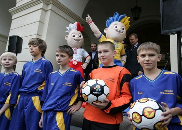 euro-2012-maskot-prezentation-lviv-kraws-6754.jpg