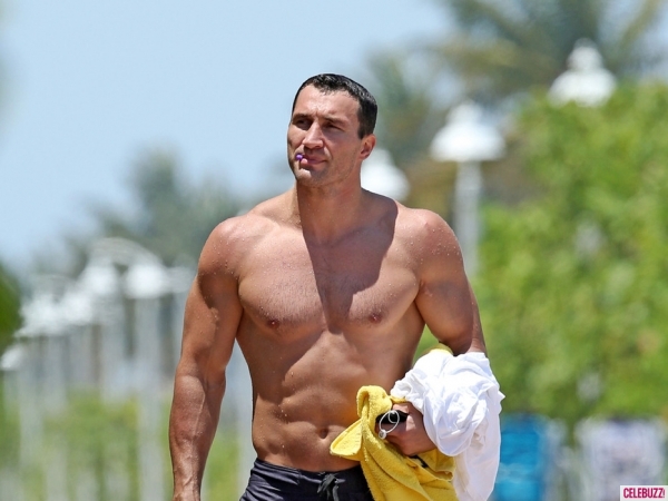 hayden-panettiere-bikini-florida-with-wladimir-klitschko-12-600x450.jpg