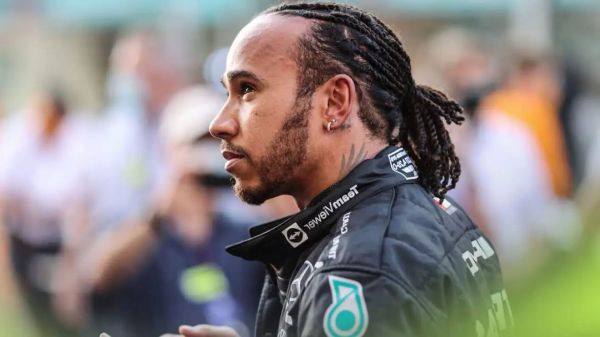 karera-hamilton-mercedes-perehod.jpg (29.04 Kb)