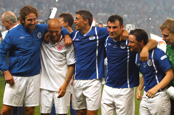 gerardbutlercelebritiesplaysocceraid69i7iigz23ul.jpg